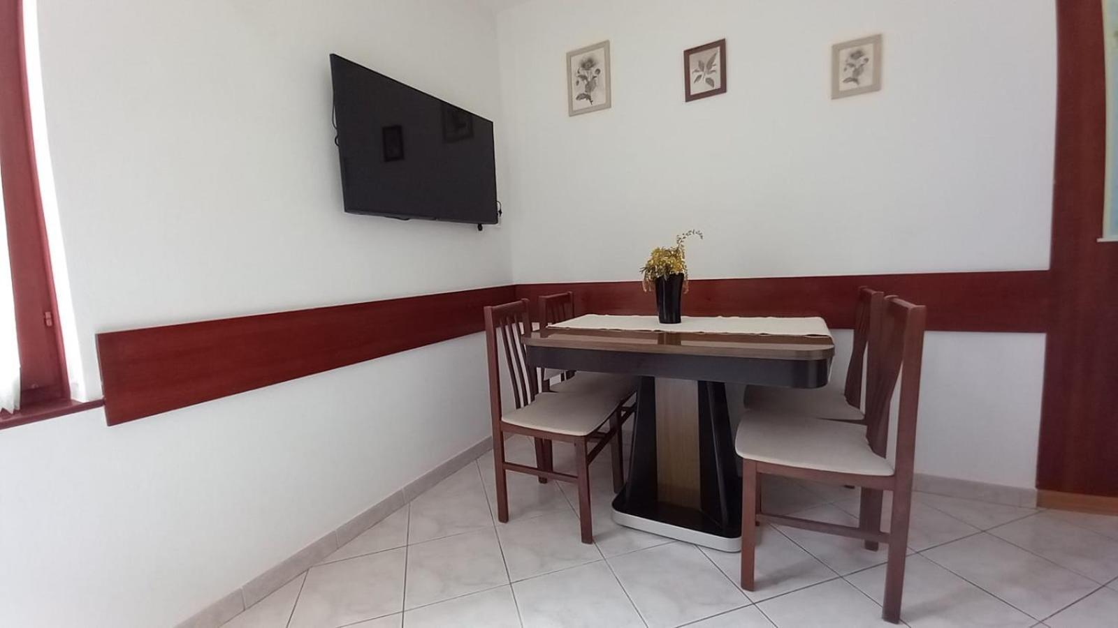 Apartment A4 Ines Near Beach Πόρετς Εξωτερικό φωτογραφία